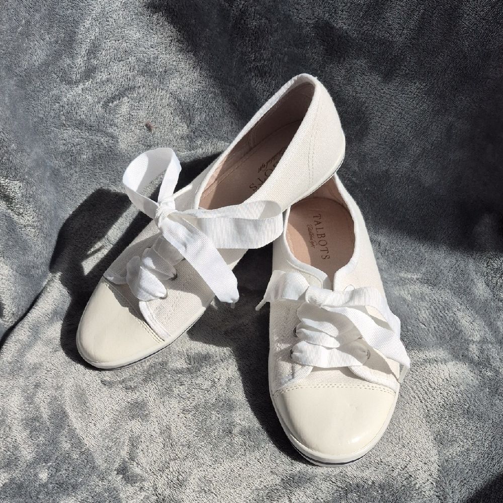 Talbots Women's 7 Canvas with Ribbon Tie Sneaker